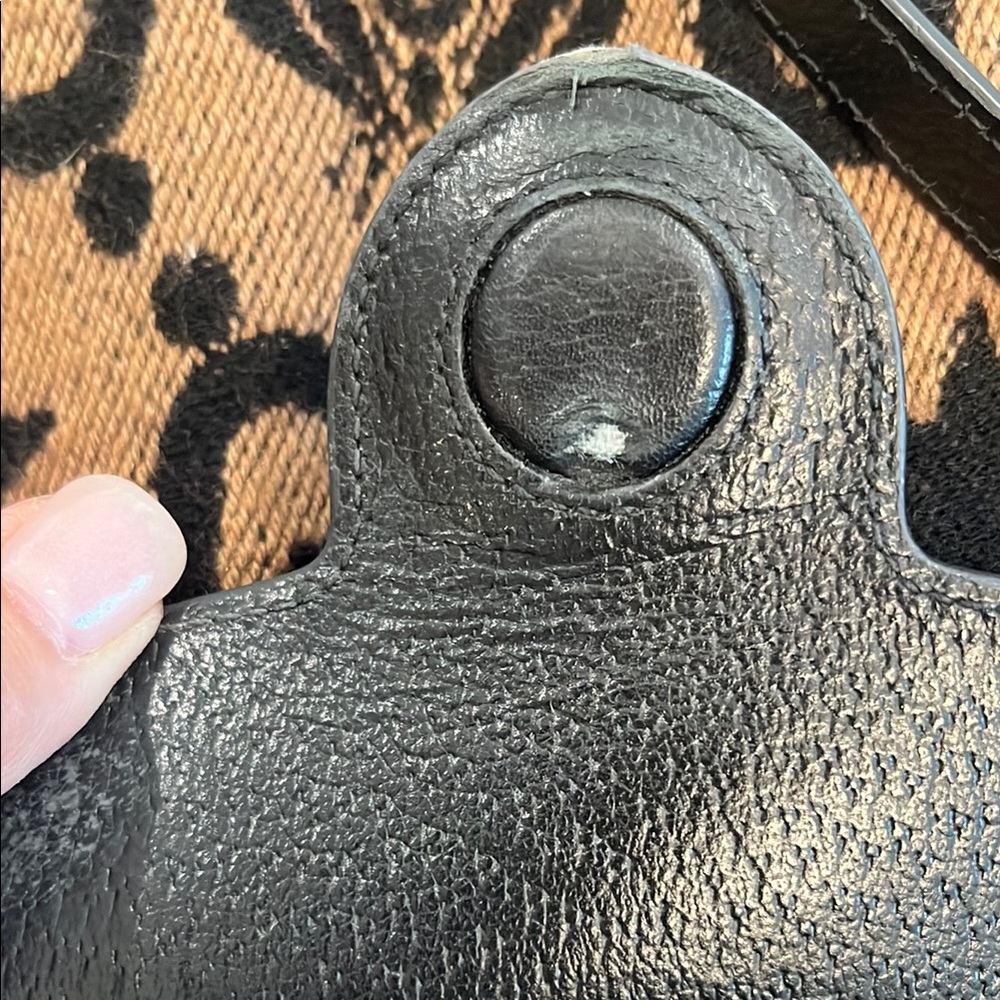 Gucci Black and Gold Crossbody Bag with Horsebit Detail - Picture 9 of 13